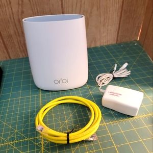 orbi router rbr20 mesh.  router/ not satellite.  tested & works great!
